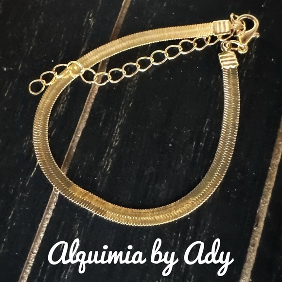 Luxury gold snake chain bracelet - Picture 1 of 4